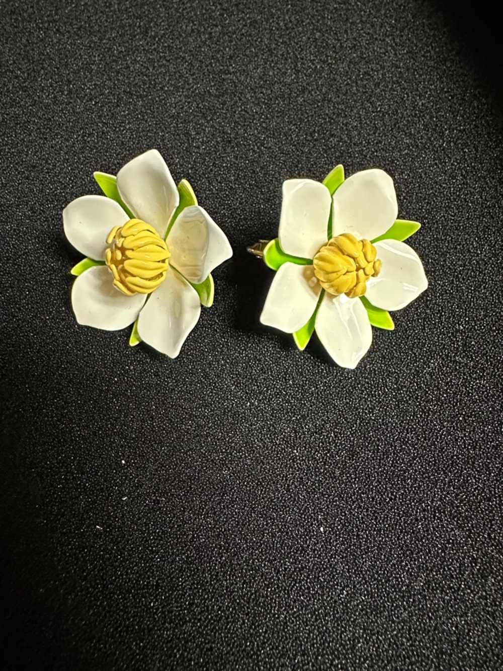Vintage 1960’s Sarah Coventry Polynesian Brooch and Clip-On Earrings Set - Picture 3 of 8